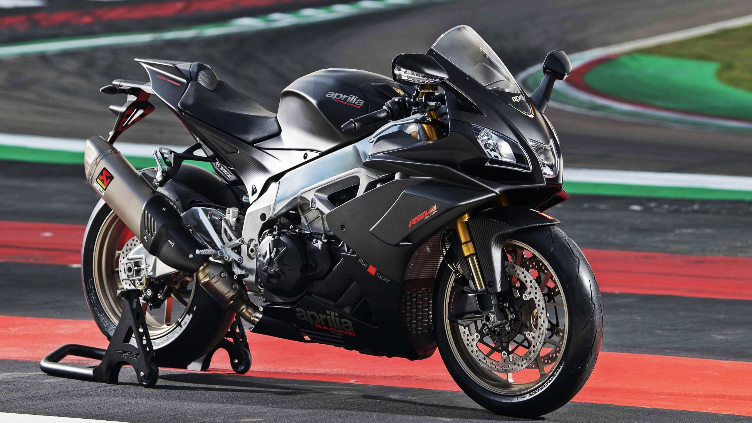 新晋国脚加盟球队,期待他的表现,足球国脚